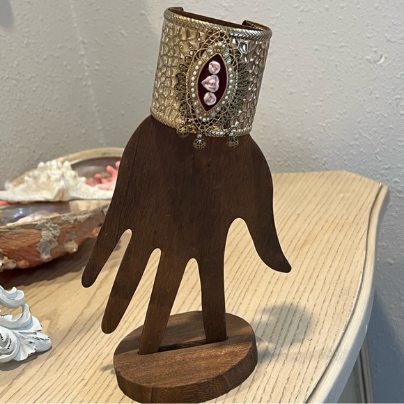 Cuff bracelet reworked with vintage jewelry added gold pink flowers - Picture 2 of 7